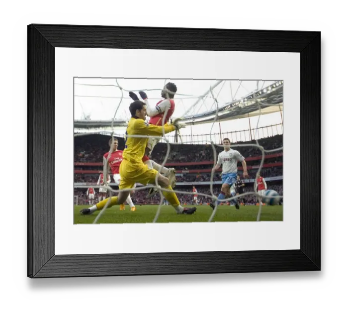Framed Print : Nicklas Bendtner scores Arsenals goal past Scott Carson (Villa) Framed Print : Nicklas Bendtner scores Arsenals goal past Scott Carson (Villa)