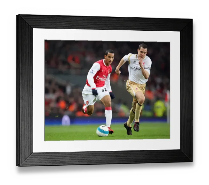 Framed Print : Theo Walcott (Arsenal) Emmanuel Pogatetz (Boro)