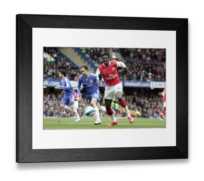 Framed Print : Emmanuel Adebayor (Arsenal) Ricardo Carvalho (Chelsea)