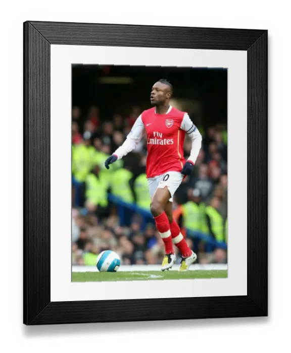 Framed Print : William Gallas: A Defiant Moment at Stamford Bridge in Arsenal's 2:1 Loss to Chelsea, Barclays Premier League, 2008 Framed Print : William Gallas: A Defiant Moment at Stamford Bridge in Arsenal's 2:1 Loss to Chelsea, Barclays Premier League, 2008