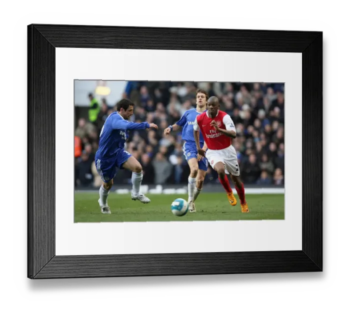 Framed Print : Abou Diaby (Arsenal) Juliano Belletti and Joe Cole (Chelsea)