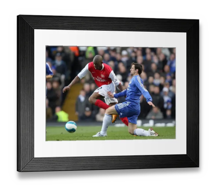 Framed Print : Abou Diaby (Arsenal) Juliano Belletti (Chelsea)