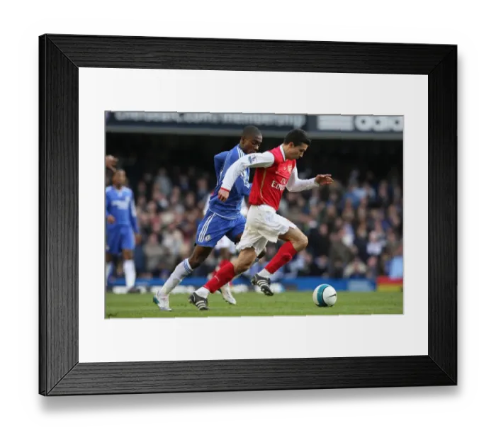 Framed Print : Robin van Perise (Arsenal) Salomon Kalou (Chelsea) Framed Print : Robin van Perise (Arsenal) Salomon Kalou (Chelsea)