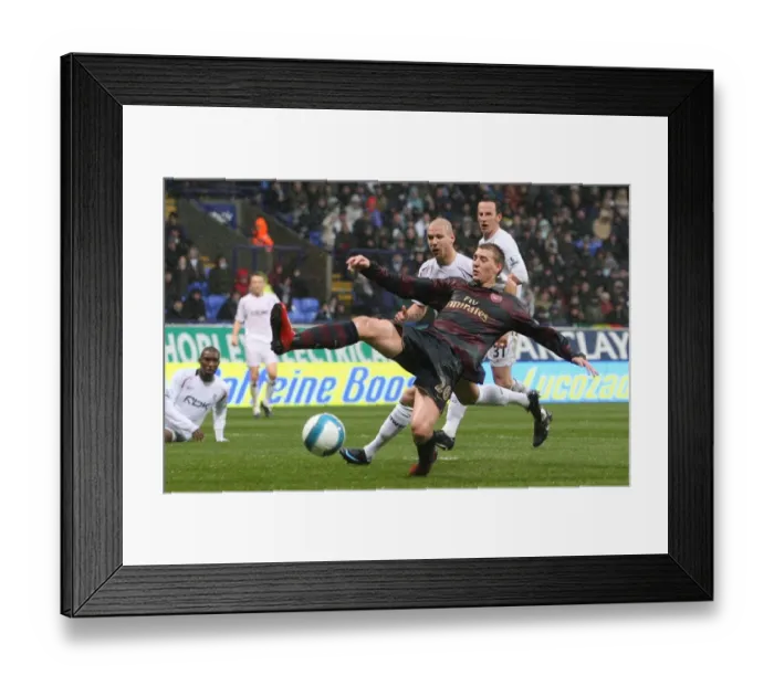 Framed Print : Nicklas Bendtner (Arsenal) Gretar Steinsson (Bolton) Framed Print : Nicklas Bendtner (Arsenal) Gretar Steinsson (Bolton)