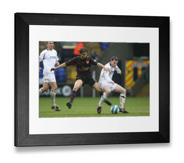 Framed Print : Mathieu Flamini (Arsenal) Danny Guthrie (Bolton)