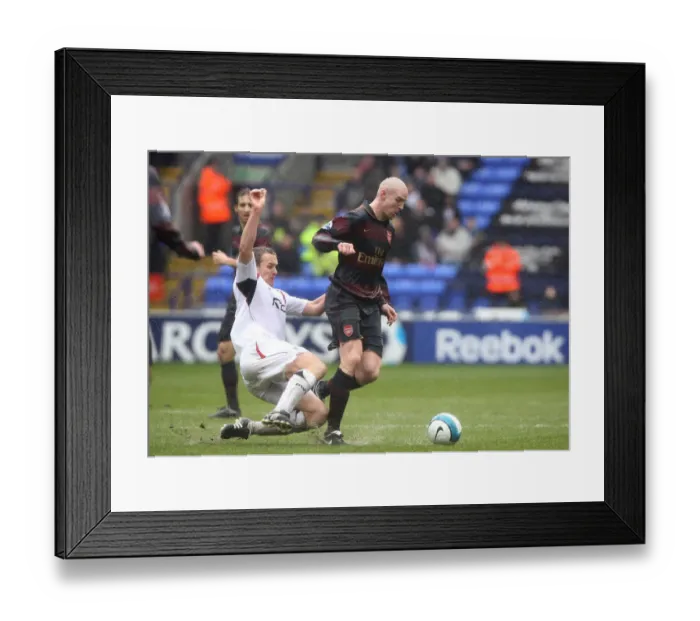 Framed Print : Philippe Senderos (Arsenal) Kevin Davies (Bolton)