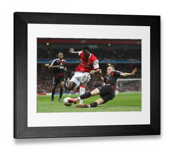 Framed Print : Emmanuel Adebayor (Arsenal) Martin Skrtel (Liverpool)