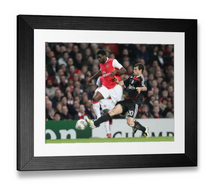 Framed Print : Kolo Toure (Arsenal) Javier Mascherano (Liverpool)