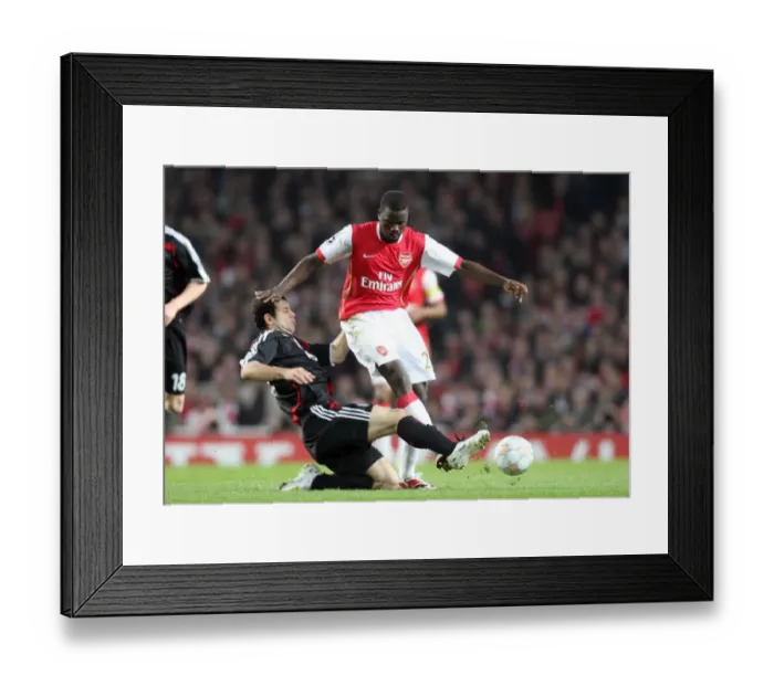 Framed Print : Emmanuel Eboue (Arsenal) Javier Mascherano (Liverpool)