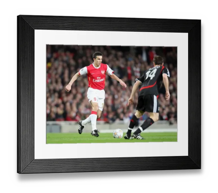 Framed Print : Robin van Persie (Arsenal) Xabi Alonso (Liverpool) Framed Print : Robin van Persie (Arsenal) Xabi Alonso (Liverpool)