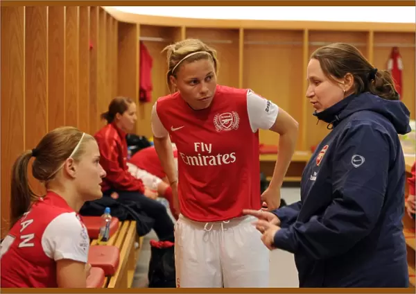 Arsenal Ladies vs Chelsea LFC: Manager Laura Harvey Prepares Her Team in the Changing Room
