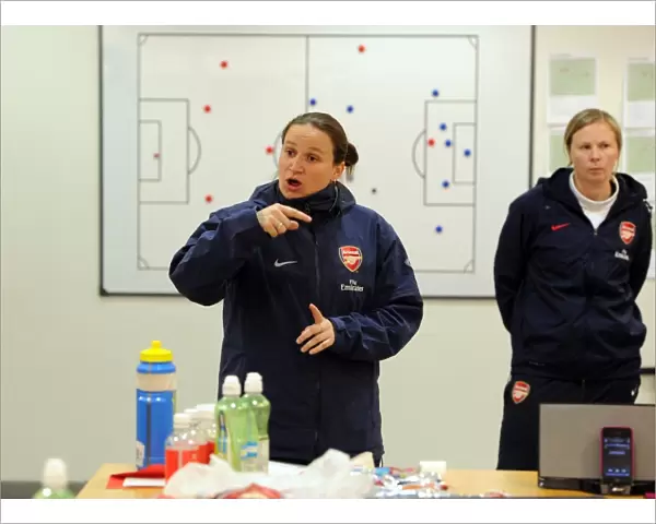 Arsenal Ladies: Manager Laura Harvey and Assistant Rihanne Skinner Strategize Ahead of Chelsea Showdown