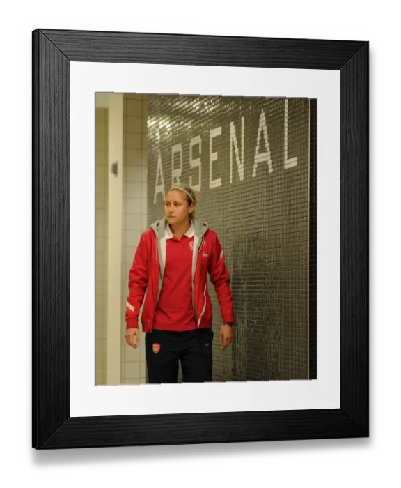 Framed Print : Arsenal Ladies vs Chelsea LFC: Steph Houghton's Pre-Match Routine at Emirates Stadium