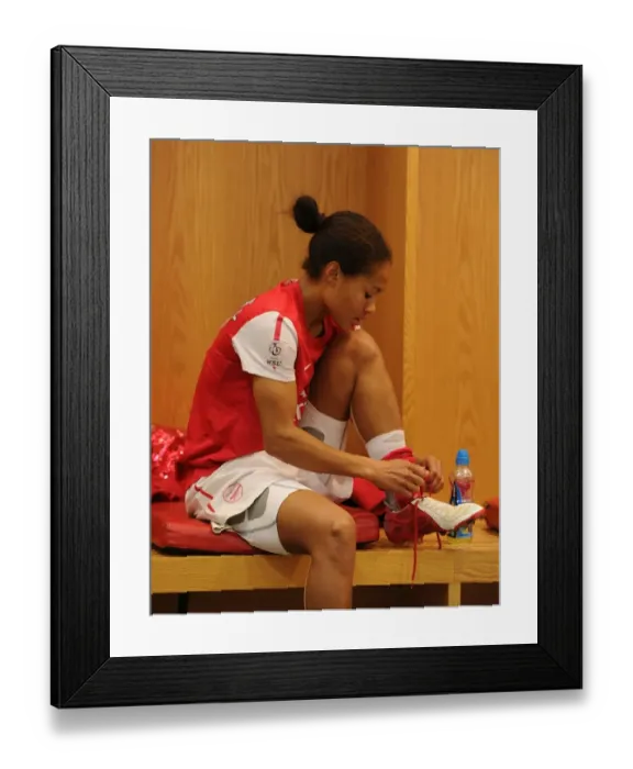 Framed Print : Arsenal Ladies vs Chelsea LFC: Rachel Yankey's Pre-Match Routine at Emirates Stadium Framed Print : Arsenal Ladies vs Chelsea LFC: Rachel Yankey's Pre-Match Routine at Emirates Stadium
