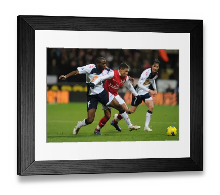 Framed Print : Clash of Forces: Oxlade-Chamberlain vs. Muamba in Premier League Battle