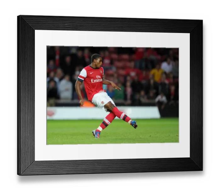 Framed Print : Kyle Ebecilio misses for Arsenal from the penalty spot during the shoot out Framed Print : Kyle Ebecilio misses for Arsenal from the penalty spot during the shoot out