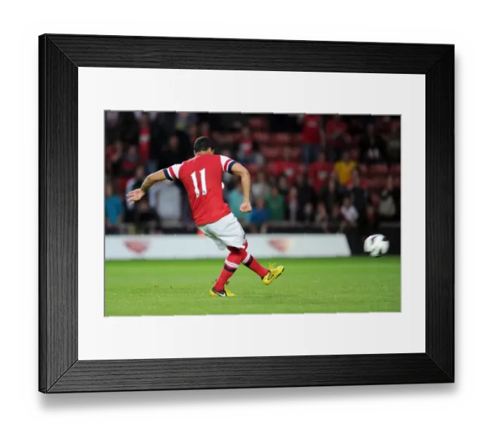 Framed Print : Andre Santos scores for Arsenal from the penalty spot during the shoot out