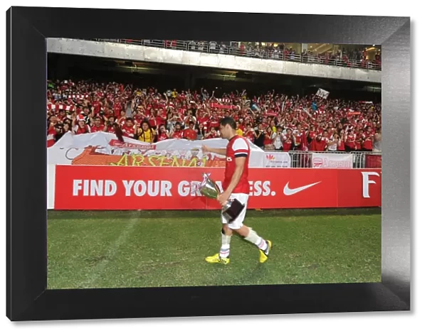 Andre Santos Bids Farewell to Arsenal Fans in Hong Kong