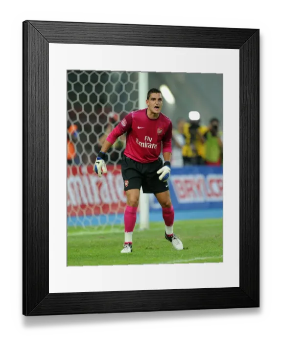 Framed Print : Vito Mannone in Action: Arsenal vs Malaysia XI (2012) Framed Print : Vito Mannone in Action: Arsenal vs Malaysia XI (2012)
