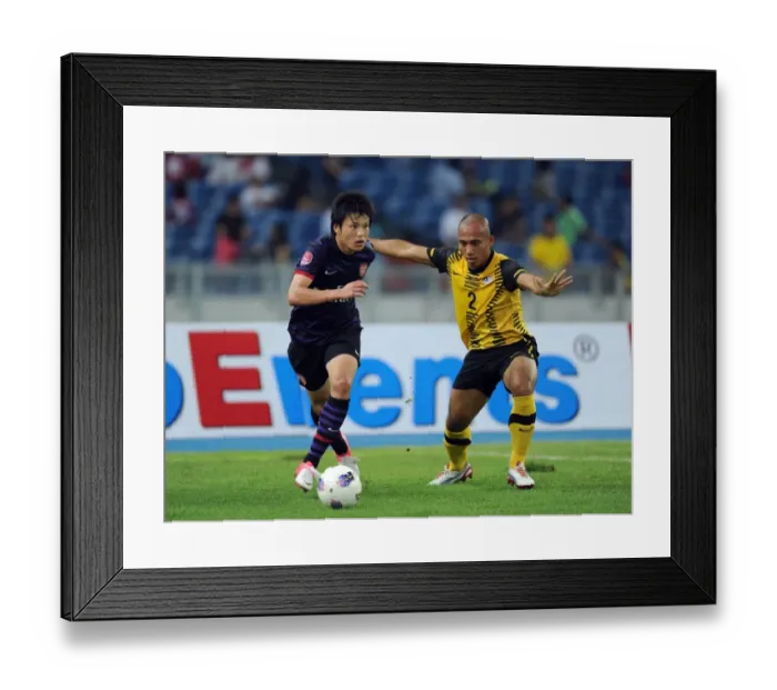 Framed Print : Ryo Miyaichi vs Mahalli Bin Jasuli: A Clash in the Malaysia XI vs Arsenal Friendly, 2012