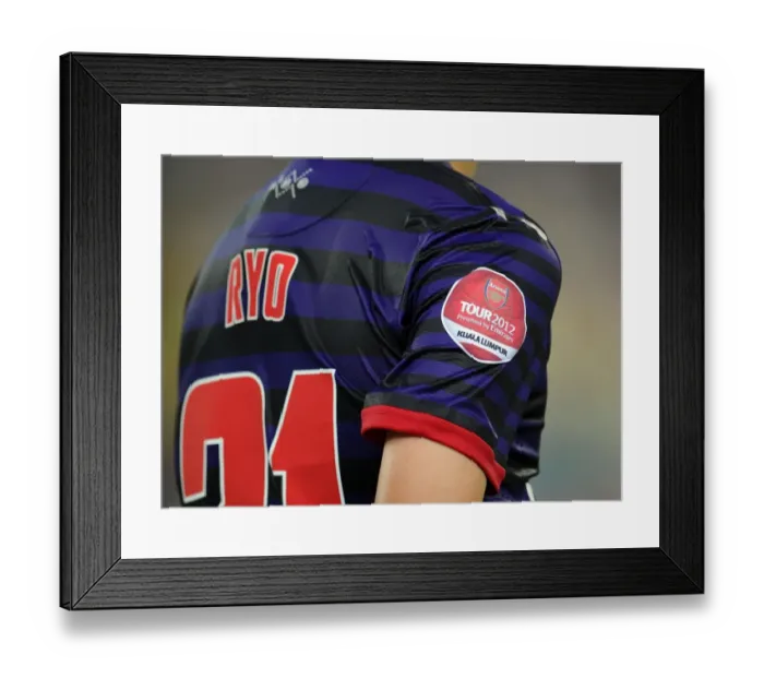 Framed Print : Ryo Miyaichi in Action: Arsenal vs Malaysia XI (2012-13) Framed Print : Ryo Miyaichi in Action: Arsenal vs Malaysia XI (2012-13)