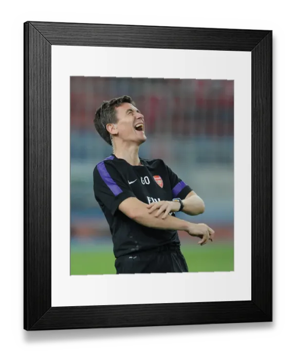 Framed Print : Arsenal Doctor Gary O Driscoll. Malaysia 1: 2 Arsenal. Pre Season Friendly