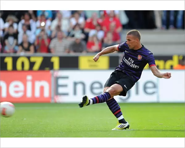Lukas Podolski scores Arsenals 2nd goal from the penalty spot. Cologne 0: 4 Arsenal