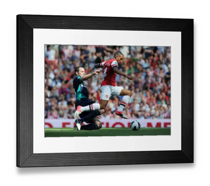 Framed Print : Theo Walcott Outmaneuvers John O'Shea: Arsenal vs Sunderland, Premier League 2012-13