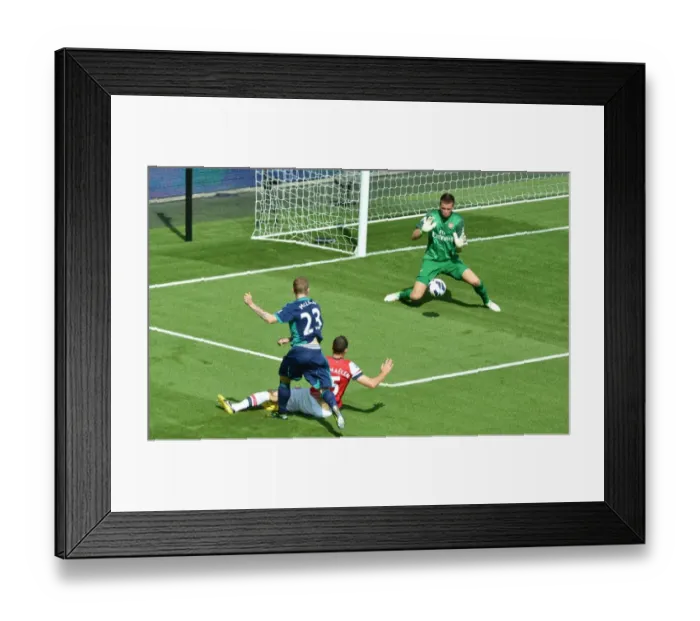 Framed Print : LONDON, ENGLAND - AUGUST 18: Arsenal goalkeeper Wojciech Szczesny save a shot from Sunderland winger James McClean during the Barclays Premier League match between Arsenal and Sunderland at Emirates Stadium on August 18, 2012 in London, England. : Arsenal Football Framed Print : LONDON, ENGLAND - AUGUST 18: Arsenal goalkeeper Wojciech Szczesny save a shot from Sunderland winger James McClean during the Barclays Premier League match between Arsenal and Sunderland at Emirates Stadium on August 18, 2012 in London, England. : Arsenal Football
