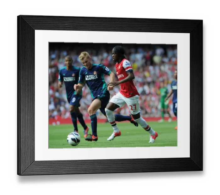 Framed Print : Gervinho Outpaces Seb Larsson: Arsenal vs. Sunderland, Premier League 2012-13