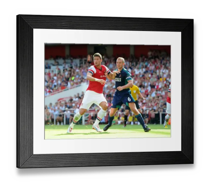 Framed Print : Arsenal's Olivier Giroud Clashes with Sunderland's Lee Cattermole during the 2012-13 Premier League Match