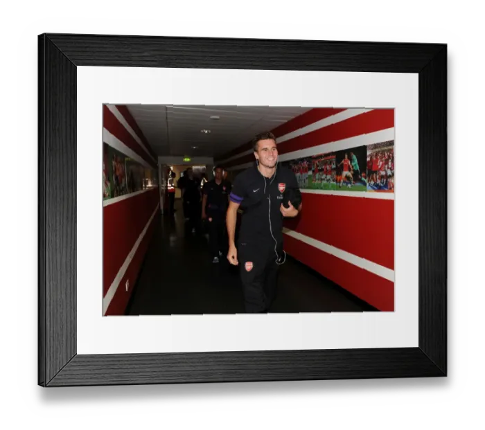 Framed Print : Arsenal's Carl Jenkinson Ready for Action Against Sunderland (2012-13) Framed Print : Arsenal's Carl Jenkinson Ready for Action Against Sunderland (2012-13)