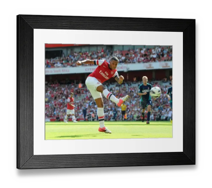 Framed Print : Theo Walcott in Action: Arsenal vs Sunderland, Premier League 2012-13