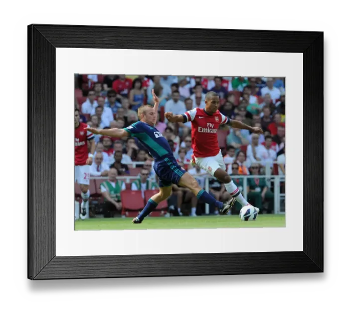 Framed Print : Theo Walcott Outmaneuvers Lee Catermole: Arsenal vs Sunderland, 2012-13 Premier League Framed Print : Theo Walcott Outmaneuvers Lee Catermole: Arsenal vs Sunderland, 2012-13 Premier League