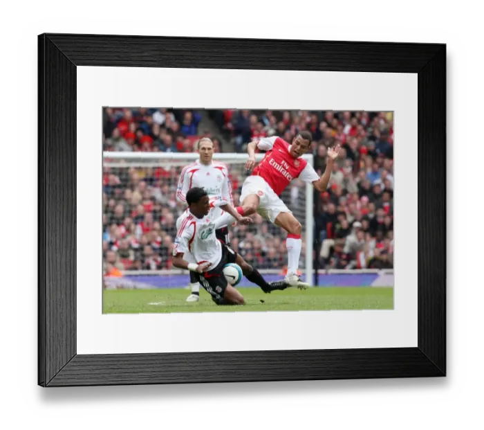Framed Print : Gilberto (Arsenal) Damien Plessis (Liverpool)