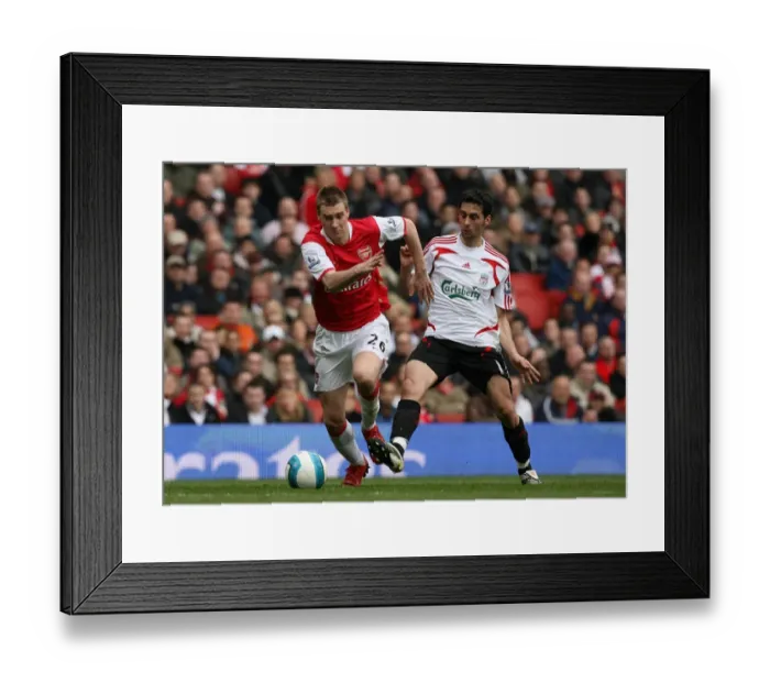 Framed Print : Nicklas Bendtner (Arsenal) Alvaro Arbeloa (Liverpool) Framed Print : Nicklas Bendtner (Arsenal) Alvaro Arbeloa (Liverpool)