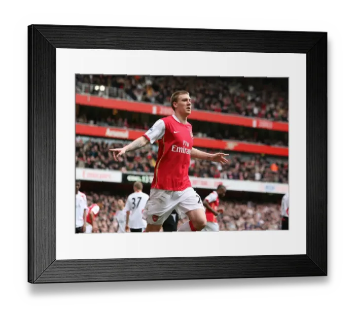 Framed Print : Nicklas Bendtner celebrates scoring the Arsenal goal