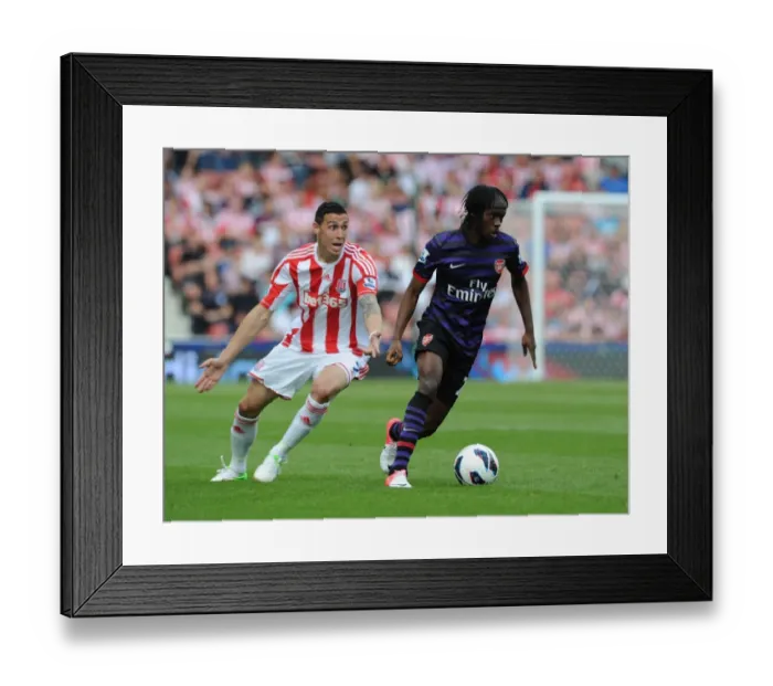 Framed Print : Gervinho Outmaneuvers Geoff Cameron: Stoke City vs. Arsenal, Premier League 2012-13