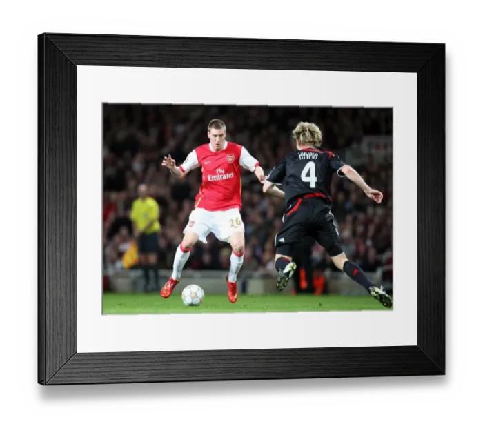 Framed Print : Nicklas Bendtner (Arsenal) Sami Hyypia (Liverpool)