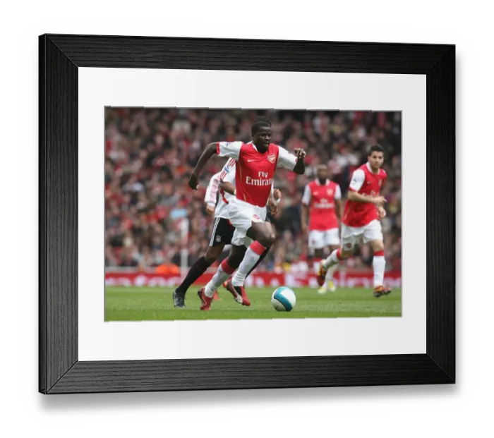 Framed Print : Emmanuel Eboue in Action: Arsenal vs Liverpool, Barclays Premier League, 2008