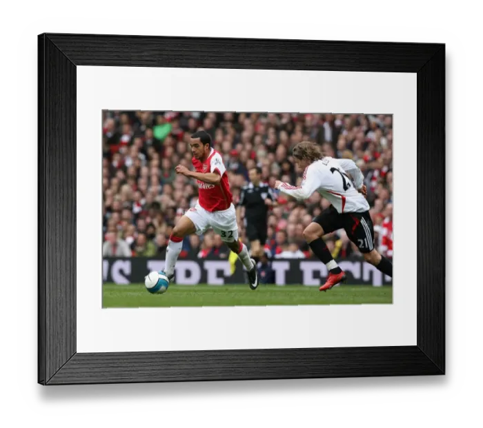 Framed Print : Theo Walcott (Arsenal) Lucas (Liverpool)
