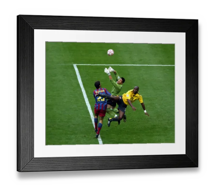 Framed Print : Sol Campbell (Arsenal) Victor Valdes and Oleguer (Barcelona) Framed Print : Sol Campbell (Arsenal) Victor Valdes and Oleguer (Barcelona)