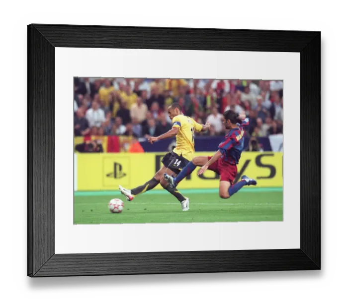 Framed Print : Thierry Henry (Arsenal) shoots under pressure from Rafael Marquez (Barcelona) Framed Print : Thierry Henry (Arsenal) shoots under pressure from Rafael Marquez (Barcelona)