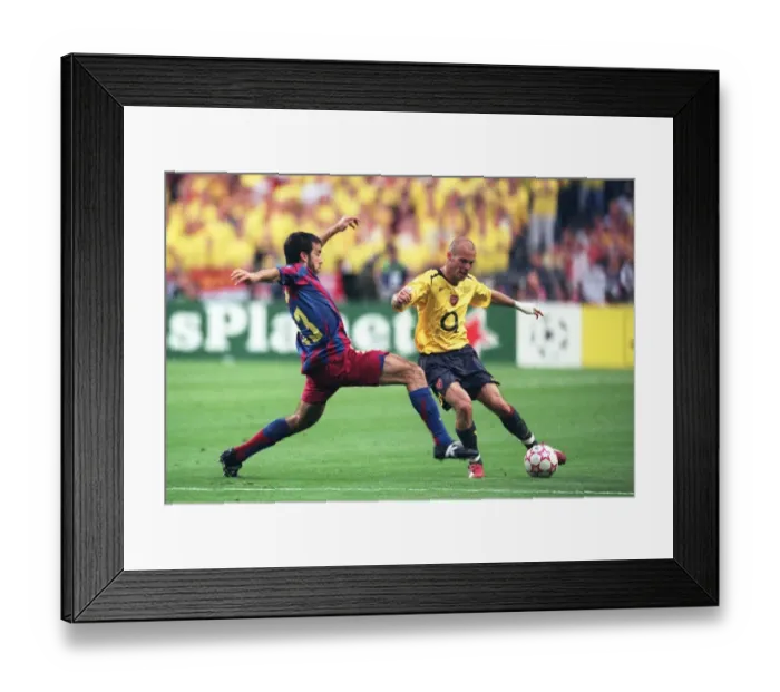 Framed Print : Freddie Ljungberg (Arsenal) Oleguer (Barcelona)