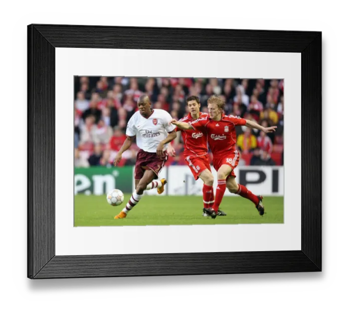 Framed Print : Abou Diaby (Arsenal) Dirk Kuyt (Liverpool)