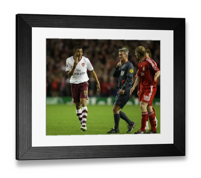 Framed Print : Gilberto (Arsenal) points out the ammount of fouls Javier Mascherano Framed Print : Gilberto (Arsenal) points out the ammount of fouls Javier Mascherano