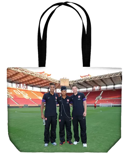 Martin Angha, Serge Gnabry and Sead Hajrovic (Arsenal). Olympiacos U19 2: 0 Arsenal U19