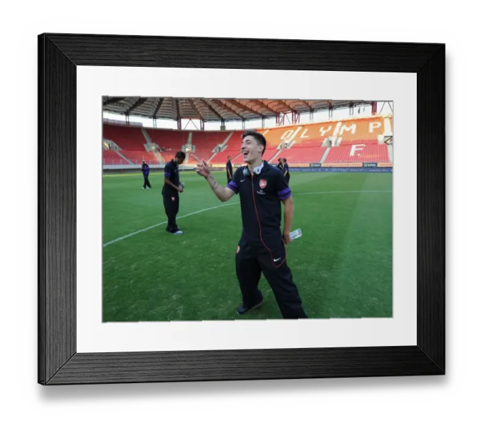 Framed Print : Hector Bellerin: Arsenal Star's Pre-Match Focus at Olympiacos NextGen Series