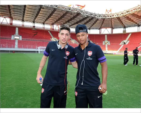 Hector Bellerin and Serge Gnabry (Arsenal). Olympiacos U19 2: 0 Arsenal U19
