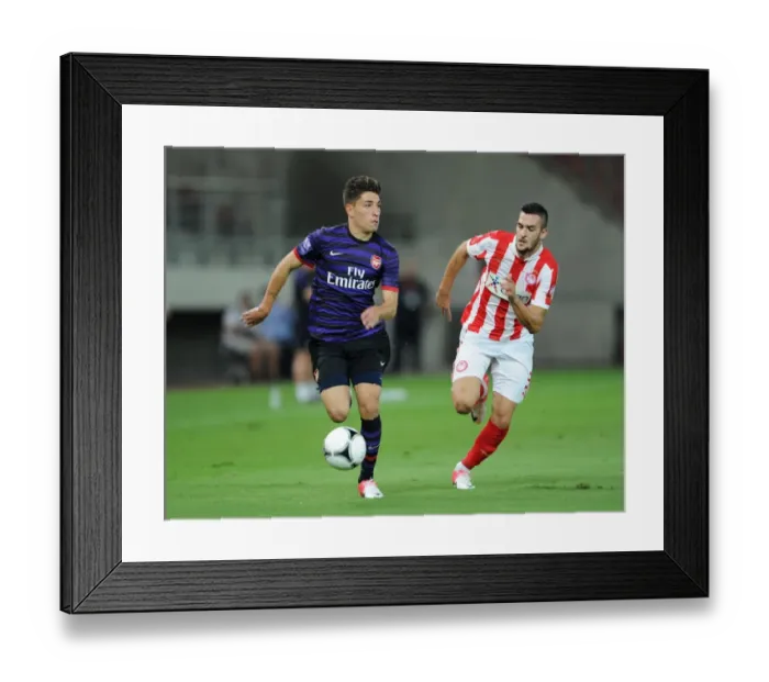 Framed Print : Hector Bellerin Outpaces Olympiacos Charalampos Lykogiannis in NextGen Series Match